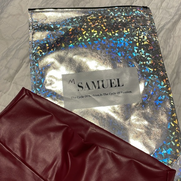 Samuel deep red faux leggings size medium - Picture 8 of 8